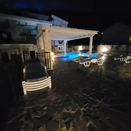 Bosna Near Dubrovnik Very Beautiful Entirely Privatized Swimming Pool, Jacuzzi, Sauna, Billiard, Ping-pong * Ivanica