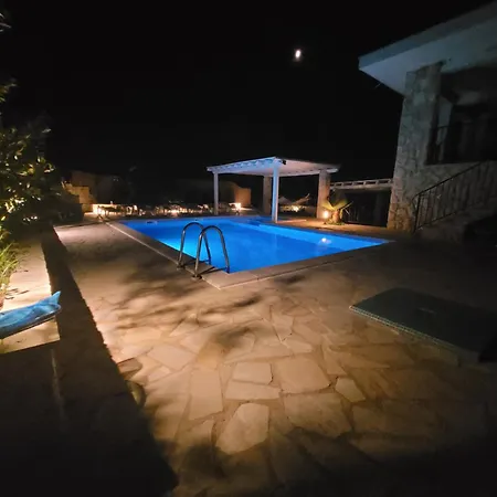 빌라 Bosna Near Dubrovnik Very Beautiful Entirely Privatized Swimming Pool, Jacuzzi, Sauna, Billiard, Ping-pong Ivanica