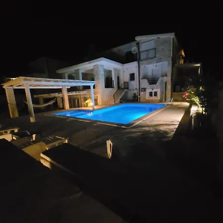 Bosna Near Dubrovnik Very Beautiful Entirely Privatized Swimming Pool, Jacuzzi, Sauna, Billiard, Ping-pong