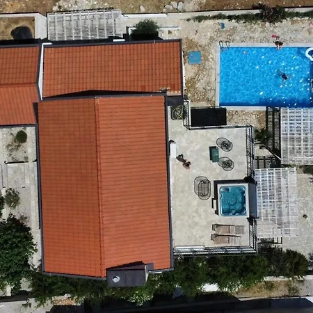 Bosna Near Dubrovnik Very Beautiful Entirely Privatized Swimming Pool, Jacuzzi, Sauna, Billiard, Ping-pong 빌라
