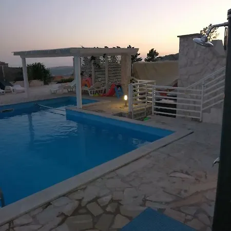 Bosna Near Dubrovnik Very Beautiful Entirely Privatized Swimming Pool, Jacuzzi, Sauna, Billiard, Ping-pong *